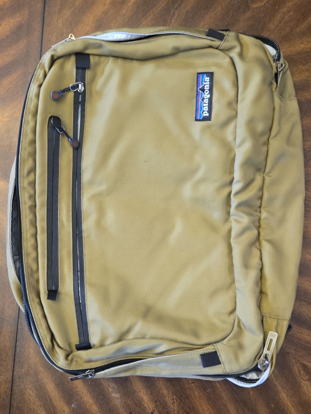Vintage Patagonia Olive Green Laptop Backpack with Front Zips 48104 Style